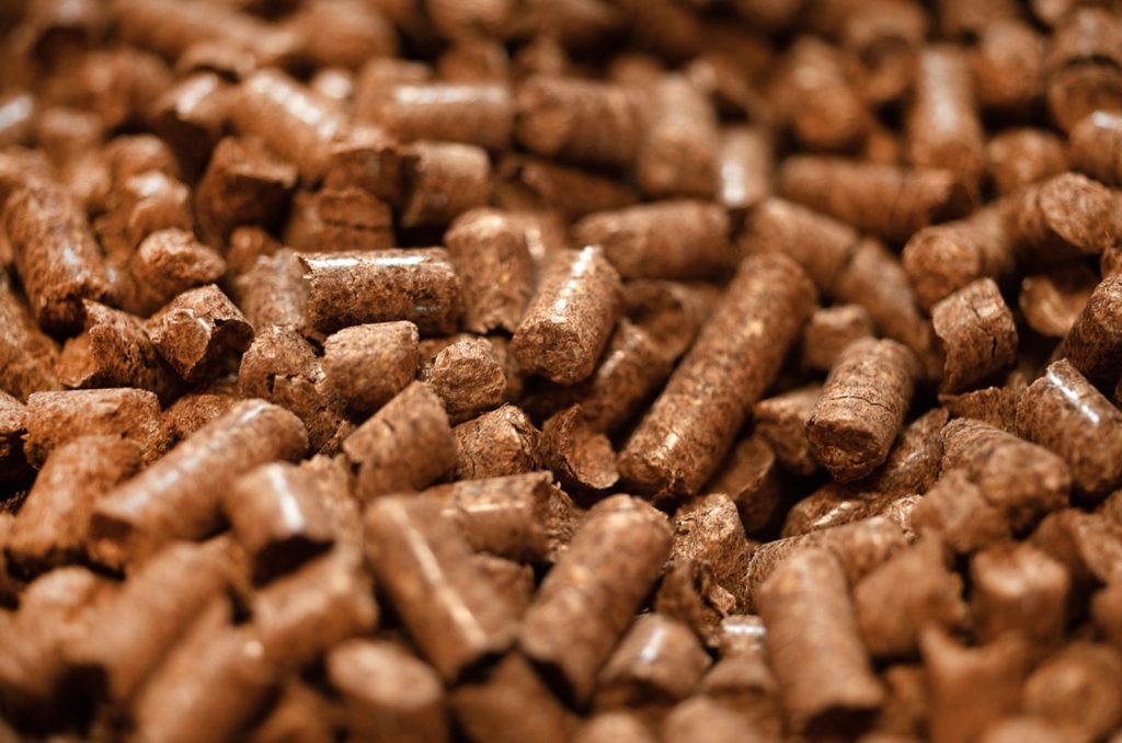 STRAWMAX PELLET BEDDING FOR HORSES