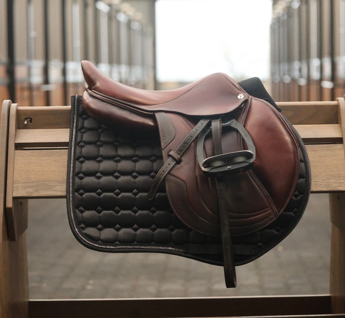 Tesoro Ricco Crystal Saddle Pad